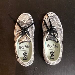 Harry Potter “the daily prophet” shoes!